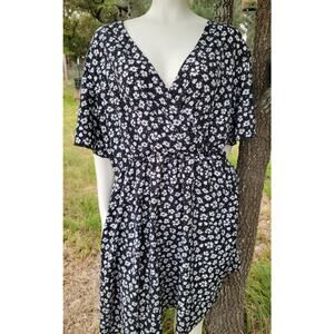 Nemidor Womans Sz. 16 Dress Flowy Black Floral w/pockets Daisies